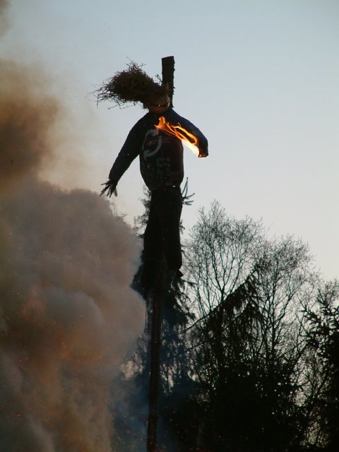 Osterfeuer 2004 11.04.04 Sonntags (7)